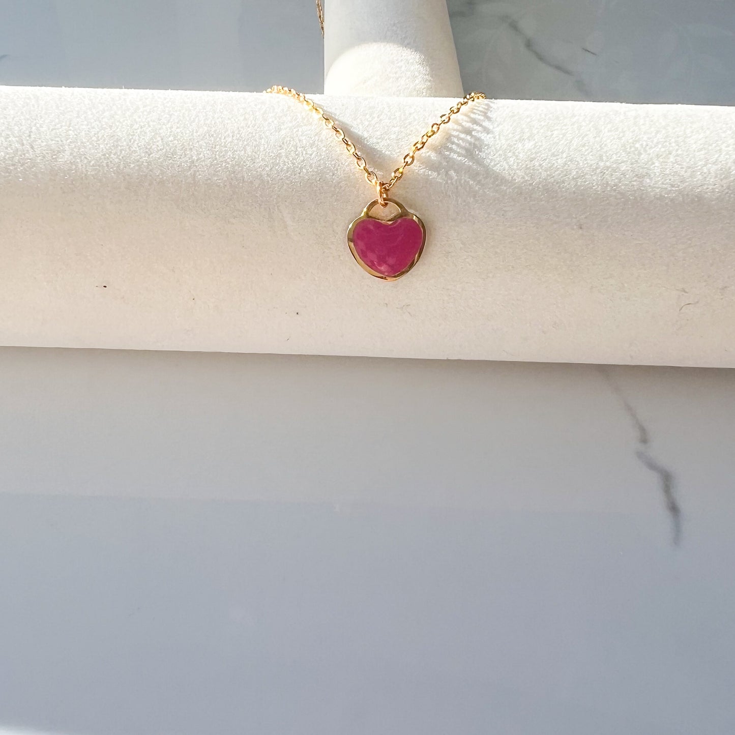 Heart necklace in pink on gold chain