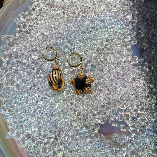 BROWN STARFISH + SEASHELL HUGGIE HOOPS